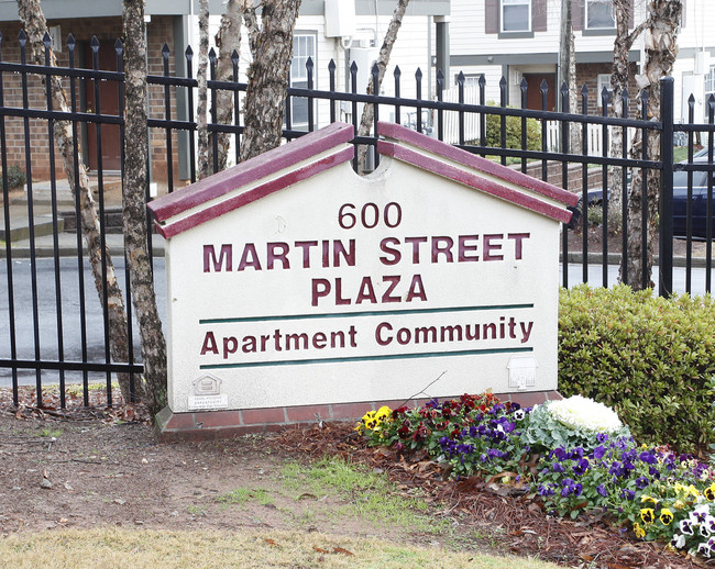 Martin Street Plaza in Atlanta, GA - Foto de edificio - Building Photo