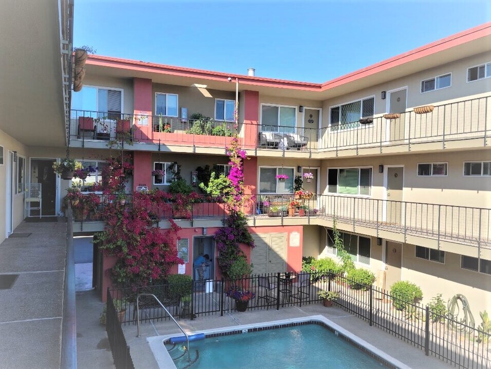 470 N Idaho St in San Mateo, CA - Building Photo