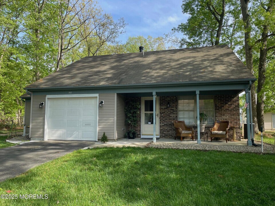 518 Petunia Ln N in Manchester Township, NJ - Building Photo