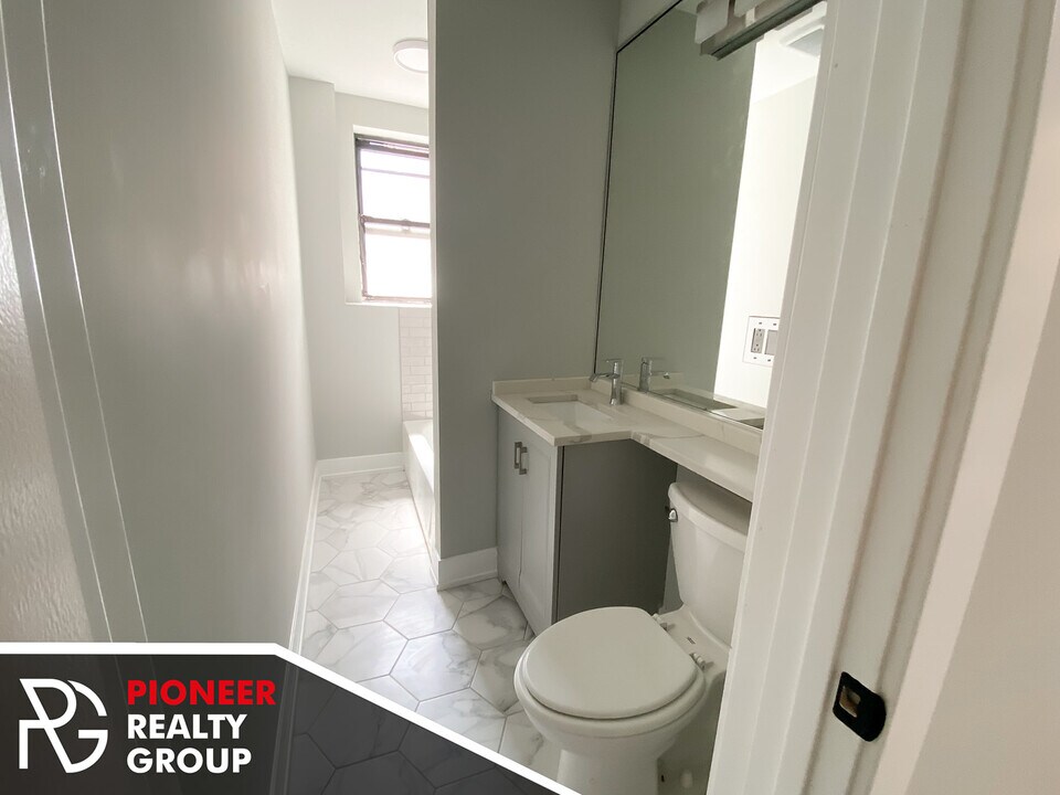 503 W Belmont Ave, Unit 505-4C in Chicago, IL - Building Photo