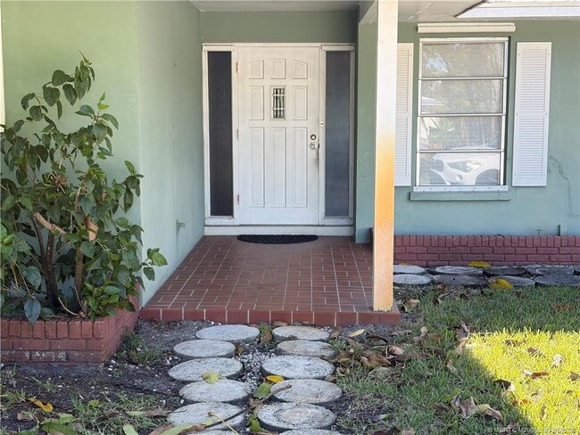 1346 NW Pine Ridge Trail in Stuart, FL - Building Photo - Building Photo