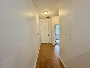 5206 Paradise Cay Cir in Kissimmee, FL - Building Photo - Building Photo