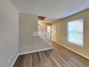 8428 Stratford Ct in Florence, KY - Building Photo - Building Photo