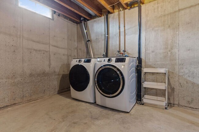 W6157 Aerotech Dr in Greenville, WI - Building Photo - Building Photo