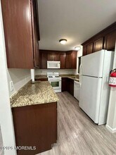 24 Cedar Hill Ln in Toms River, NJ - Foto de edificio - Building Photo