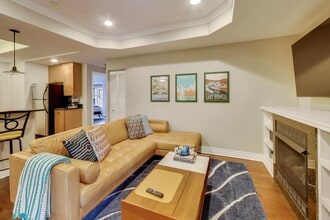 528 W Cornelia Ave in Chicago, IL - Building Photo - Building Photo