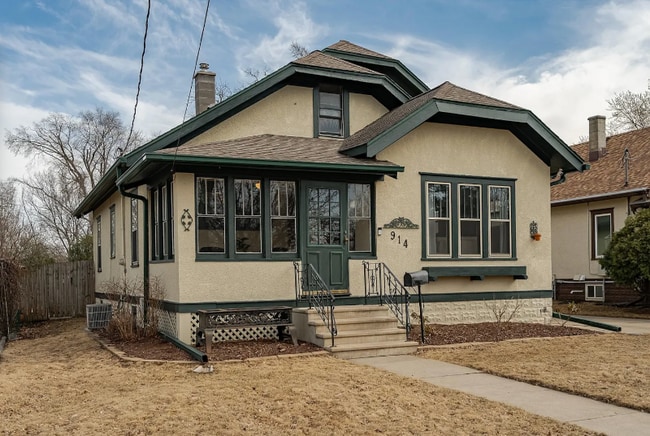 property at 914 2nd Ave NW