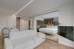 1251 Melville St in Vancouver, BC - Building Photo