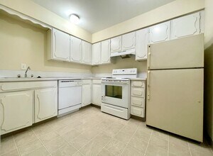 1410 NE 69th Ave in Portland, OR - Building Photo - Building Photo