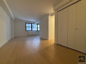 East 39th Street, Unit 24A in New York, NY - Building Photo