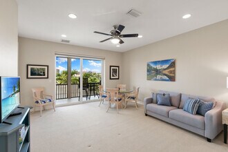 872 Banyan Ct in Marco Island, FL - Foto de edificio - Building Photo