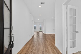 9610 Sterling Arbor Dr in Baytown, TX - Building Photo - Building Photo