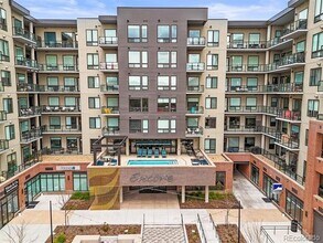 20 Wilcox St in Castle Rock, CO - Foto de edificio - Building Photo