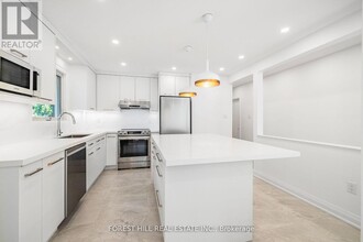 16 Merredin Pl in Toronto, ON - Building Photo - Building Photo