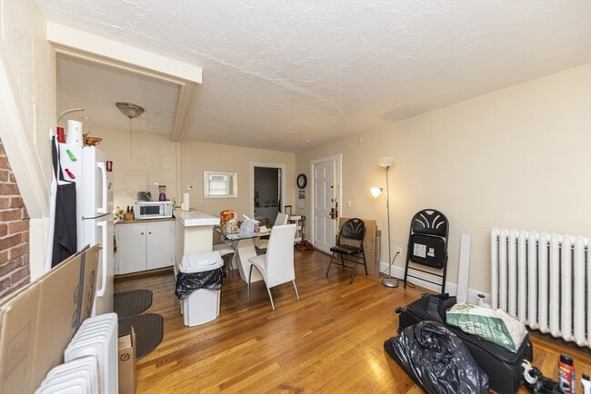 10 Clinton St-Unit -4 in Taunton, MA - Foto de edificio - Building Photo