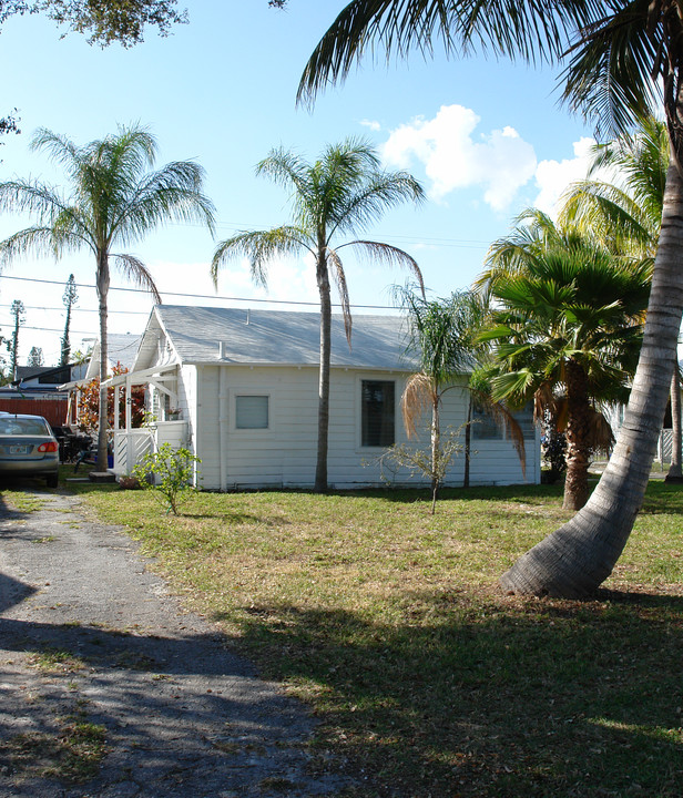 237 SW 11th St in Dania Beach, FL - Foto de edificio