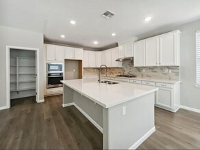 8618 Litz Brothers Wy in Elk Grove, CA - Building Photo - Building Photo