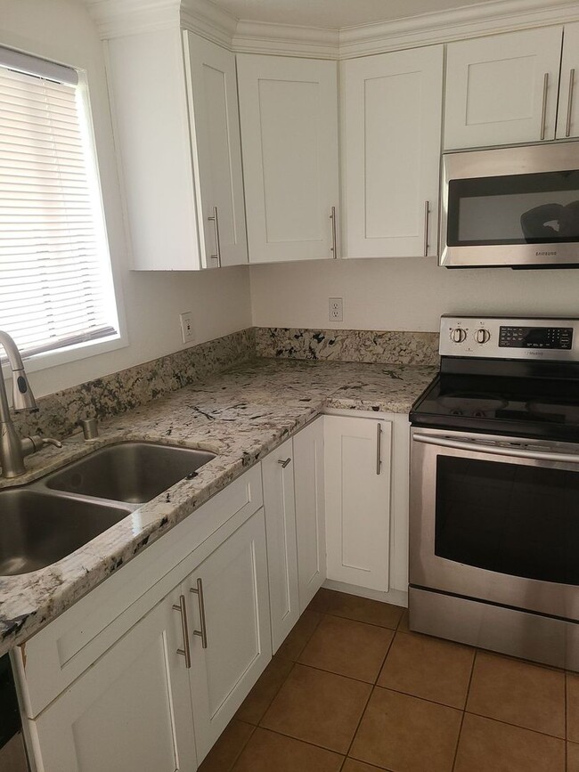 1965 E Coulston St in Loma Linda, CA - Building Photo - Building Photo