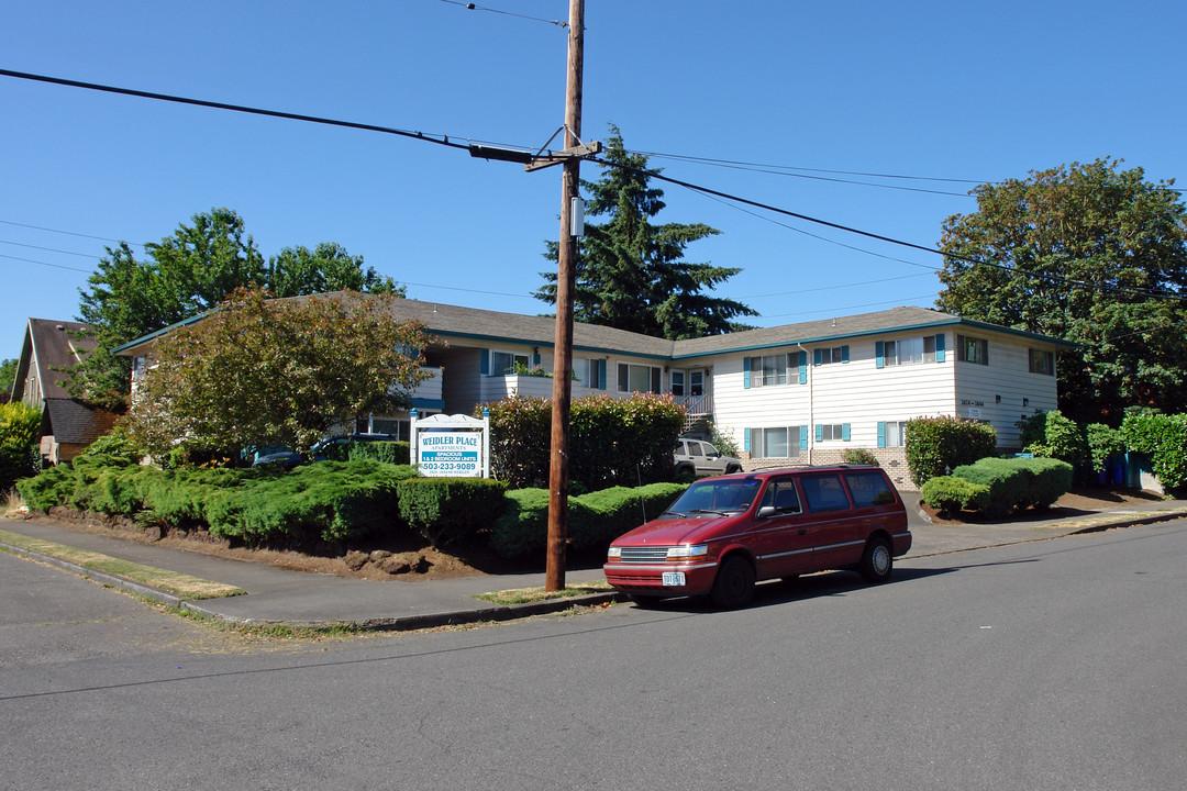 Weidler Place Apartments in Portland, OR - Building Photo