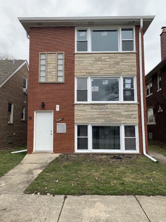13912 S Edbrooke Ave in Riverdale, IL - Building Photo