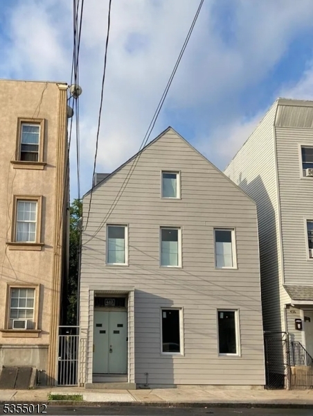 property at 418 Walnut St