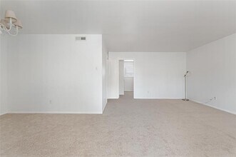 6015 E University Blvd in Dallas, TX - Building Photo - Building Photo