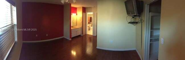11483 SW 109th Rd, Unit 2E in Miami, FL - Building Photo - Building Photo