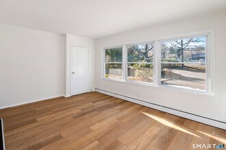 1329 Stillwater Rd in Stamford, CT - Building Photo - Building Photo