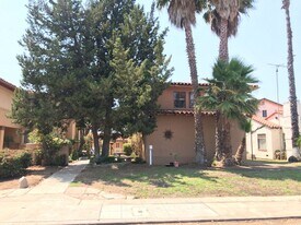 4544 El Cerrito Dr in San Diego, CA - Building Photo