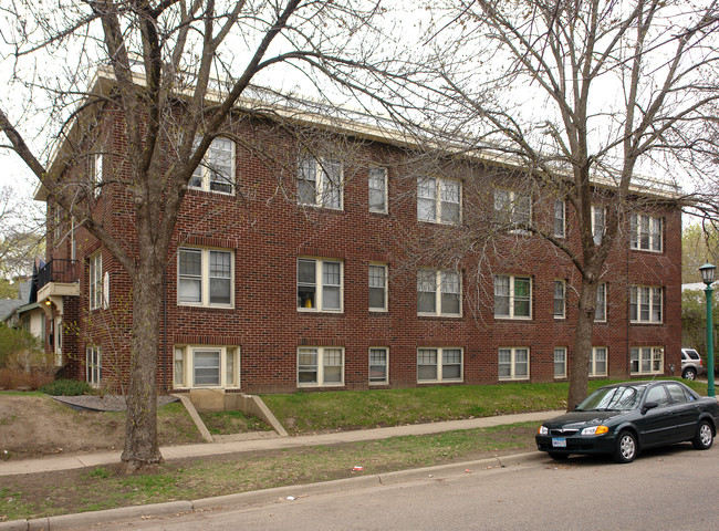 88 Cleveland Ave N in St. Paul, MN - Foto de edificio - Building Photo