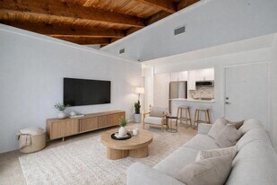 410 SE 13th St, Unit 4 in Fort Lauderdale, FL - Building Photo