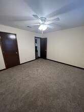 1233 Cross Creek Cir in Tallahassee, FL - Building Photo - Building Photo