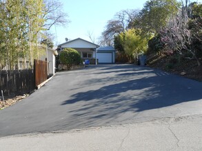 2208 Vista Ave in Redding, CA - Building Photo - Building Photo