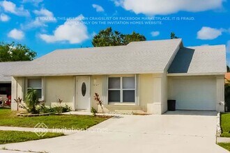 5447 Twin Oakes Rd in Greenacres, FL - Building Photo - Building Photo