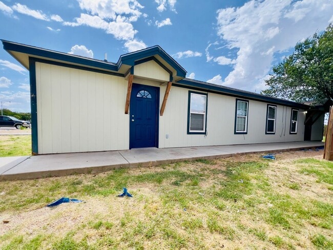 324 37th St in Lubbock, TX - Building Photo - Building Photo