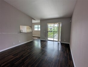 4090 N Pine Island Rd in Sunrise, FL - Building Photo - Building Photo