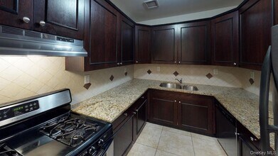 84-14 143rd St in Queens, NY - Foto de edificio - Building Photo