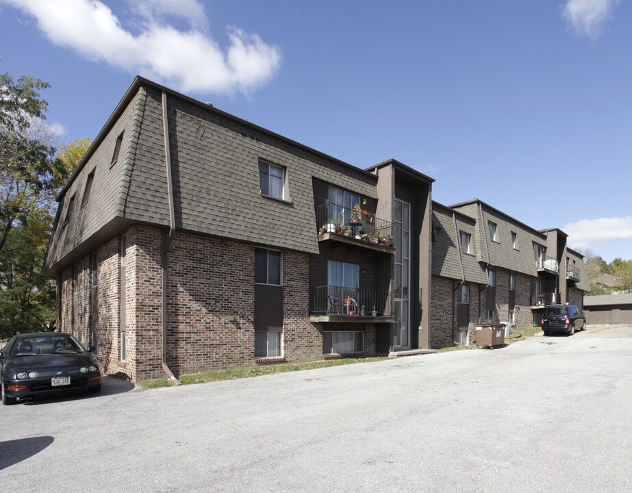 Westland Arms Apartments in Omaha, NE - Building Photo