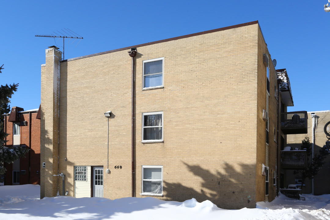 668 Piper Ln in Prospect Heights, IL - Building Photo