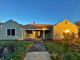 1005 NW 30th St in Corvallis, OR - Building Photo