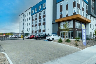 Vintage at Redfield in Reno, NV - Foto de edificio - Building Photo
