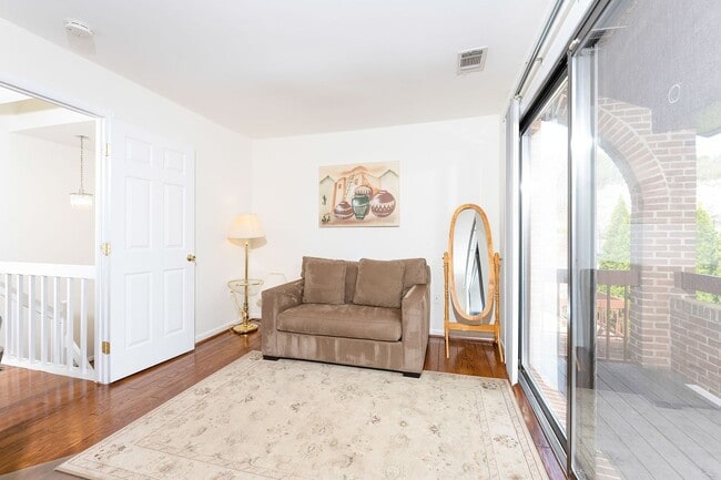 5241 King Charles Way in Bethesda, MD - Building Photo - Building Photo