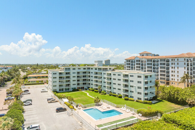 Palm Beach Shores Co-op Apartments in Palm Beach Shores, FL - Foto de edificio - Building Photo