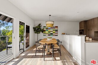 2753 La Cuesta Dr in Los Angeles, CA - Building Photo - Building Photo