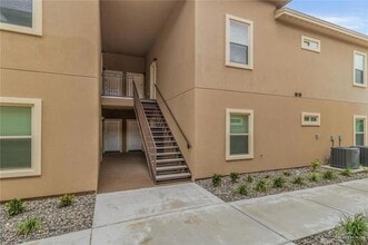 900 E Redbud Ave, Unit 22B8 in McAllen, TX - Building Photo - Building Photo