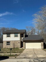 2318 Aprilmont Dr in Sugar Land, TX - Building Photo