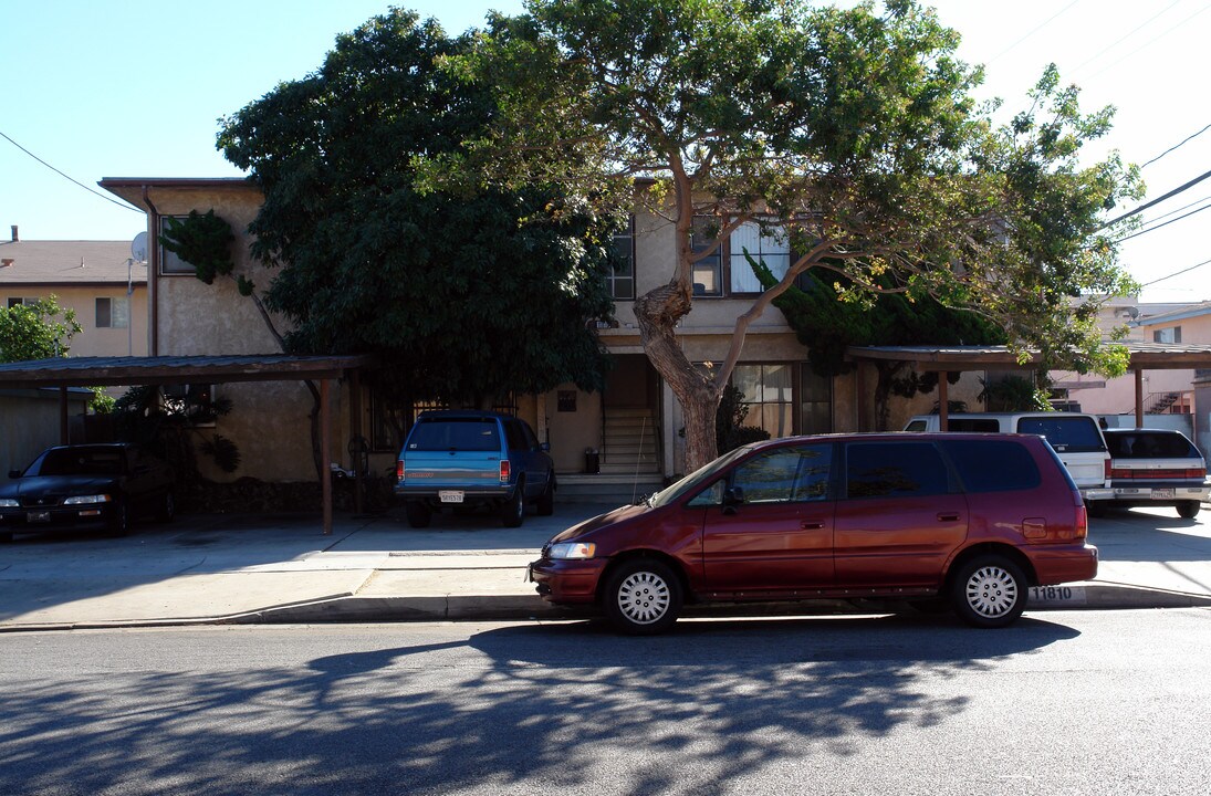 11810 Felton Ave in Hawthorne, CA - Building Photo