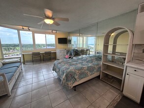 8817 Thomas Dr in Panama City Beach, FL - Building Photo - Building Photo