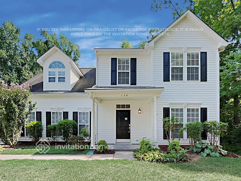 129 Chelsea Ct in Mount Holly, NC - Building Photo