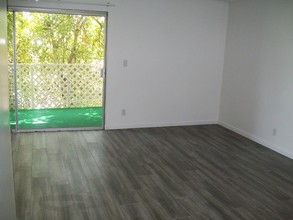 2445 E Del Mar Blvd, Unit 1 in Pasadena, CA - Building Photo - Building Photo